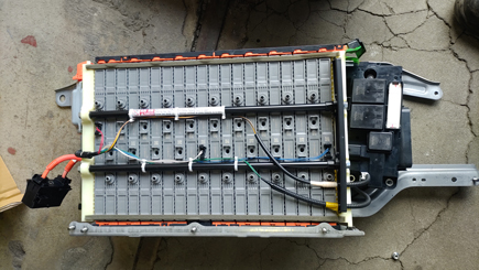 写真:ハイブリッドバッテリー内部